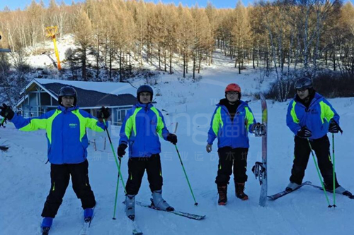 福恒优秀员工崇礼滑雪1